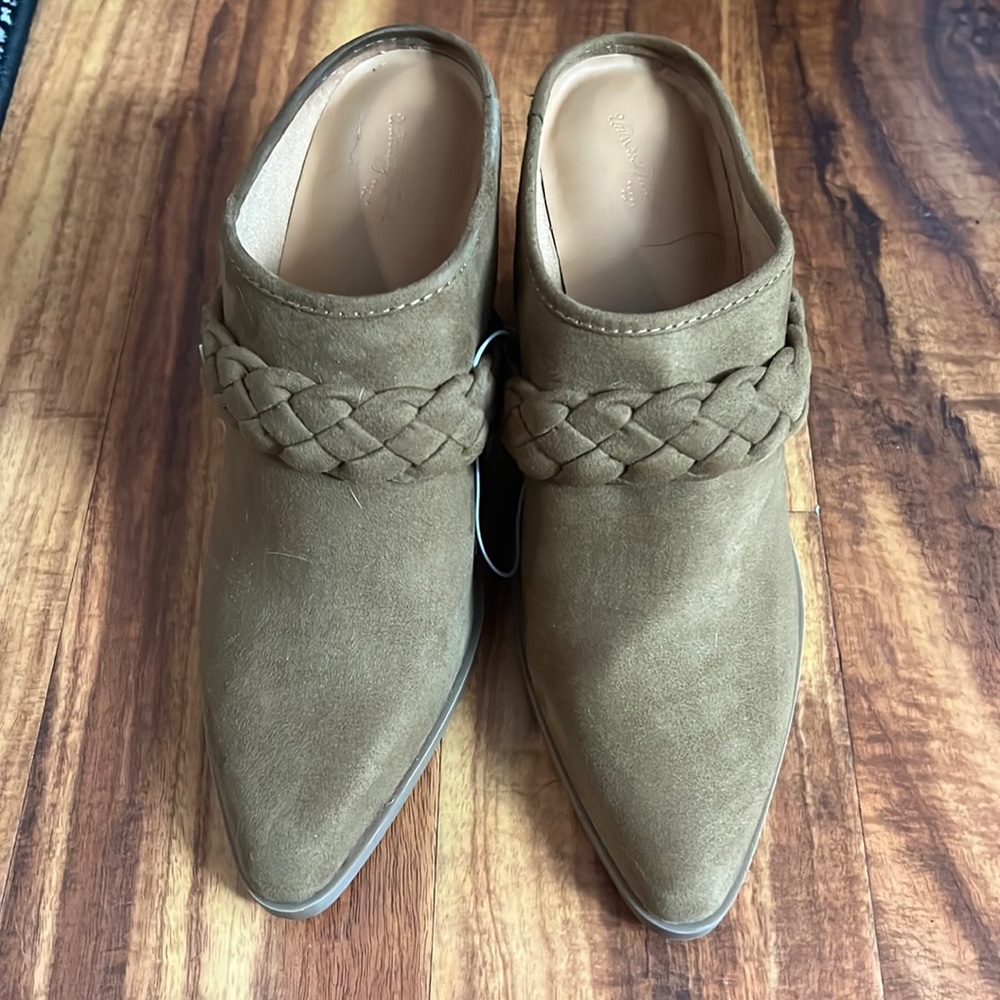 Closed toe Mule w/ heel